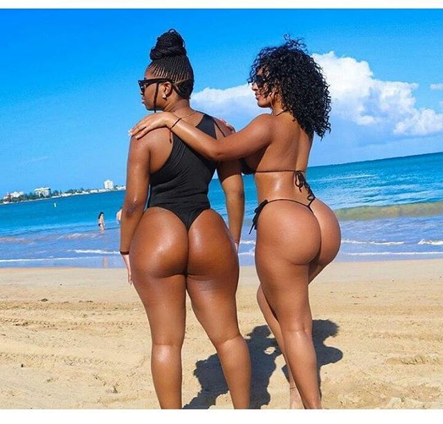 hi-deddy:  blacknessnation:  That beach time of year.  😍😍