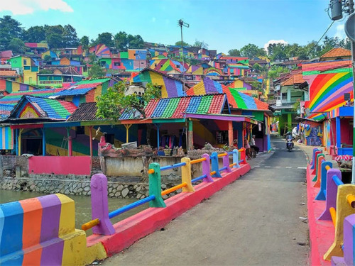 archatlas: Kampung Pelangi: a village in Indonesia made out of rainbows Kampung Pelangi, which 