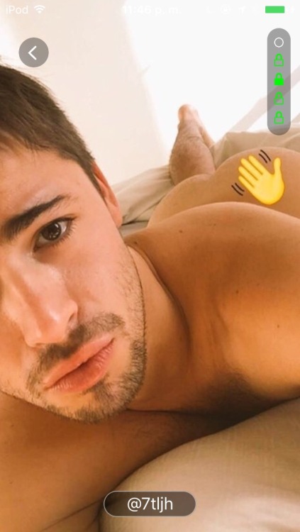 maykino24: potosgay: alexis-132: luisarayaab:  Este weon es muy desagradable Motivo? Se cree muy ric