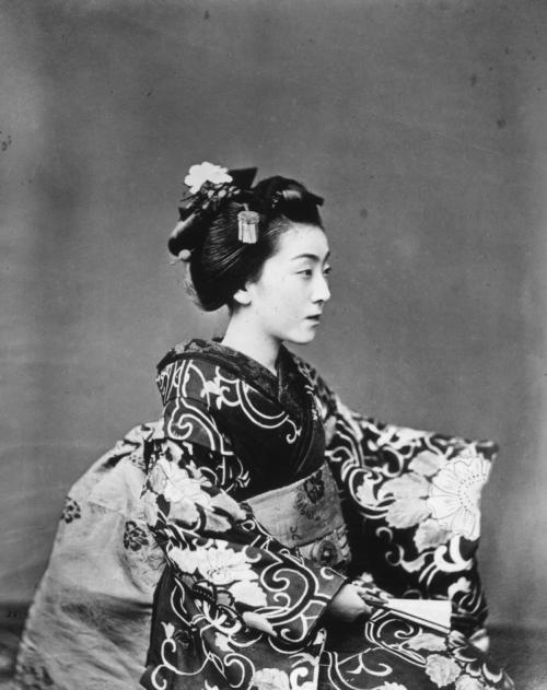 leprincelointain:Felice Beato (1832-1909), Geisha - 1865