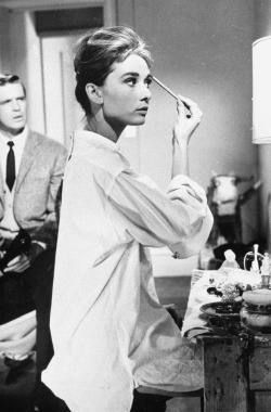 insanity-and-vanity:  Audrey Hepburn as Holly Golightly in Breakfast at Tiffany’s (1961)