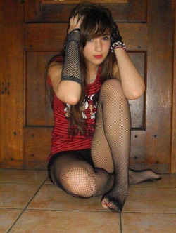 alice-knickers:  She’s a honey xxx Alice