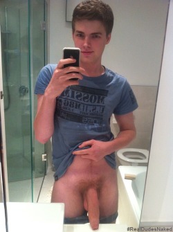 realdudesnaked: Follow Real Dudes Naked to see more hot amateur guys!!!