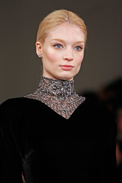 velvetrunway:  FALL 2012 READY-TO-WEAR Ralph Laurenposted by haute-vanity