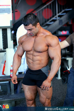 muscle-nerd:  Eduardo Correa 