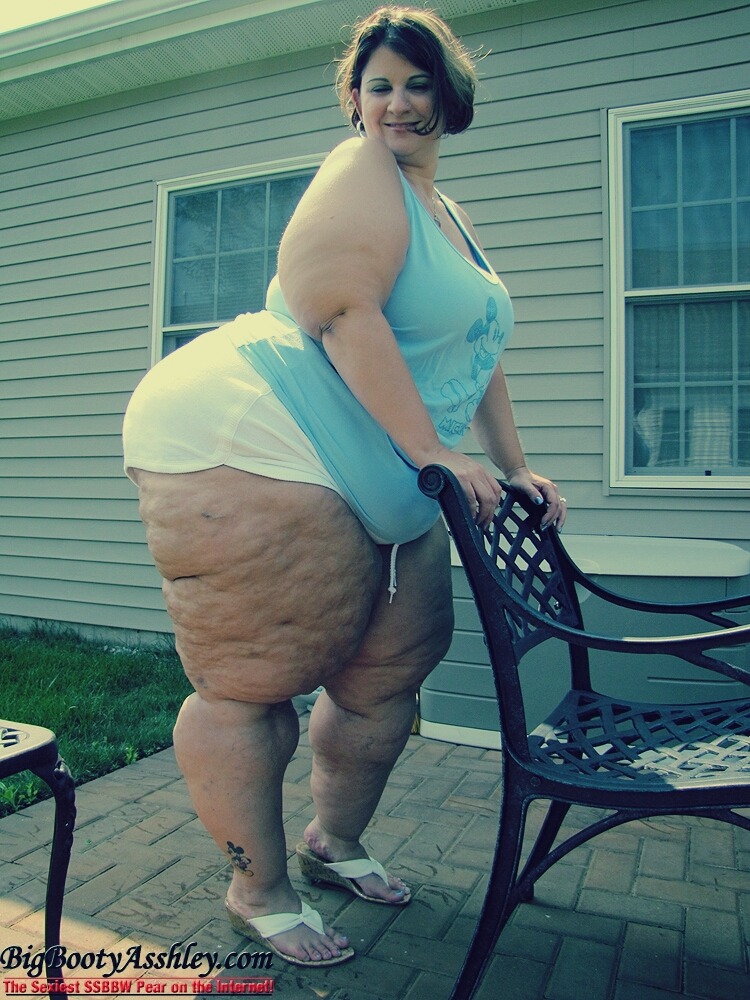 xxlgirls:  OMG that monster of cellulite… Hot, hot and HOT.