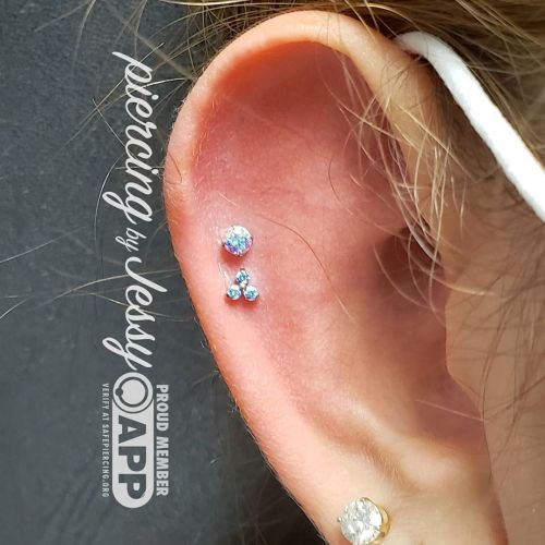 Sweet AB gem combo! #doublehelixpiercing #sofine #appmember #safepiercing #piercerbabes #rckttatto