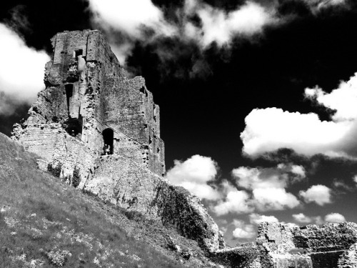 Motography
Corfe Castle Noir on Flickr.
Leaving my Compact Flash card at home is more than annoying and that’s just what happened on a trip to Corfe Castle, Dorset. So I thought I’d have a go with my iPhone 5S to see what I could come up with. I’m...