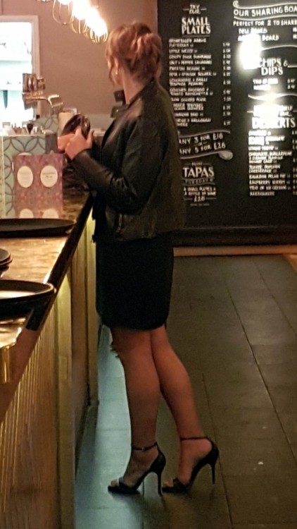 London Hotwife waiting for her date.  Would you like to be among her regulars? (No need for an 