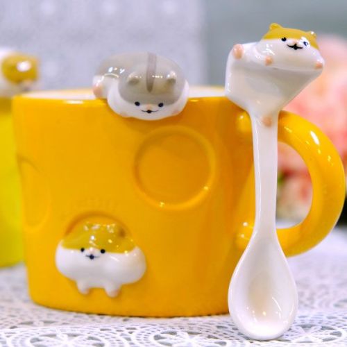 Hamsters-in-Cups Holiday Gift Guide Item 3:Super-cute never-before-seen-on-this-blog user-images of 