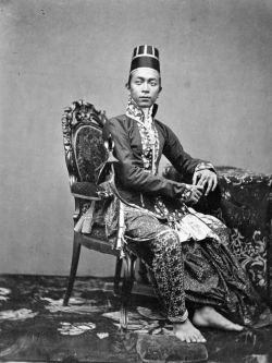 climbing-down-bokor:  the son of Sultan Hamengkubuwana