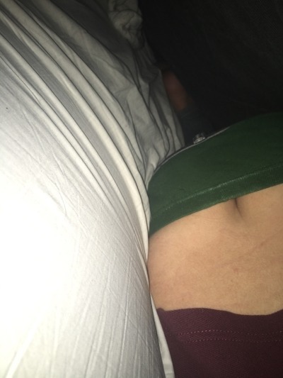 Have a friend of a friend (@mdbooty) who can’t seem to keep from displaying his butt crack to his bu