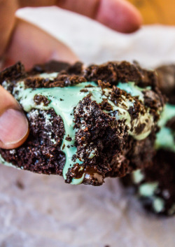 fullcravings:  Thin Mint Marshmallow Brownies