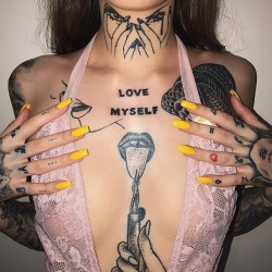 thatattoozone:  @  victoriajlynch  