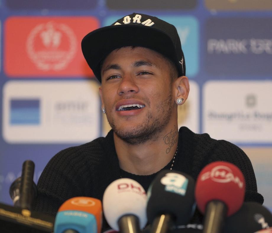 fzneymar:  dsjneymar:  Press Conference - 12-01-2015 Photos by AP  Neymar came to