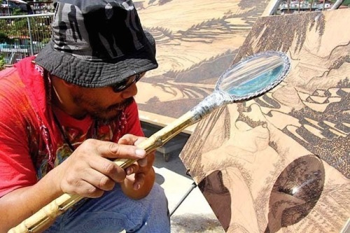 sortedgotmesorted:  fem-arts:  Jordan Mang-osan - Artist creates paintings using the power of sunlight through a magnifying glass Here’s his Facebook and his work on Fine Art America  #FilipinoPride 