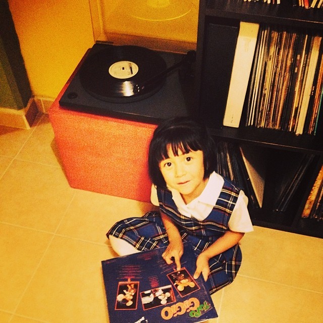 vinylandgeekstuff:  #cienta escuchando un clásico #topoGigio #vinyl 