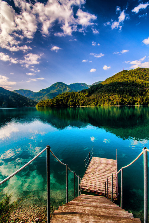 l0stship:  Crystal Water [by Mattia Bonavida] (source) 