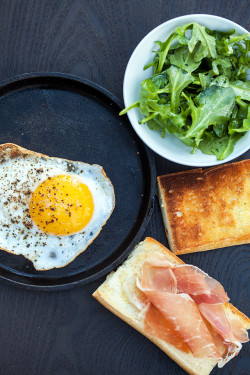 nom-food:  Fried duck egg sandwich with prosciutto and lemony arugula