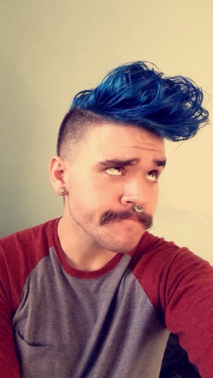 ibrokemyheart:  imtheotterlope:  I’m kinda obsessed with the color of my hair right now tbh   Is this man a Princess?!