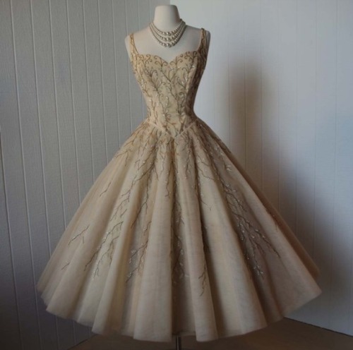 n1n3t41ls:1950’s dresses 