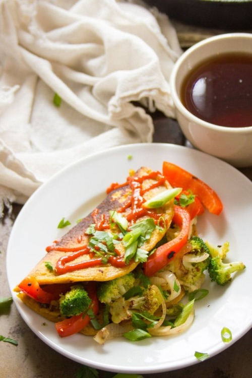 VEGGIE-STUFFED VEGAN OMELET