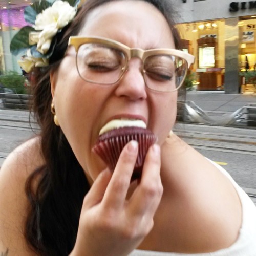 No bride’s special day is complete without #weddingcake! #cupcake #cako #bridesofmarch #bride #bridal #sanfrancisco #ides #bewaretheidesofmarch #idesofmarch #beware #omnomnom #letthemeatcake