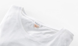 Cutie pentru tricouriAmbalajul este realizat din carton CO3 Nature. Cutia este personalizată prin folosirea unei etichete autoadezive. Modelul cutiei este FEFCO 0426.