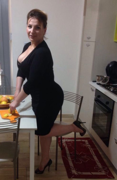 sexyitalia:  Casalinga prosperosa  Che Milf!!!!!!!