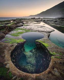 lucky-disposition:  sixpenceee:  Pools of amazingly clear water in New South Wales.  WALES 