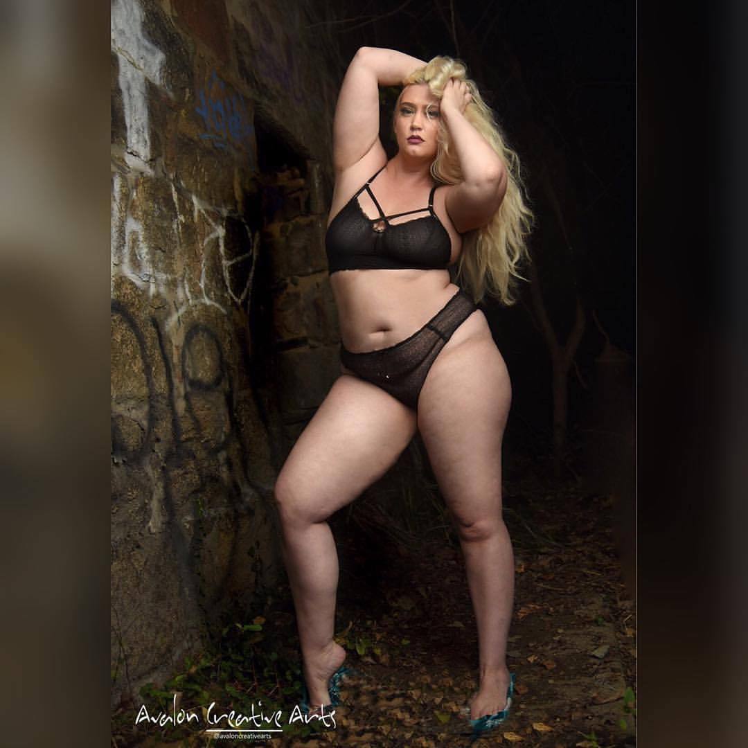 #Repost @avaloncreativearts ・・・ Model Rose Law @rlaw14  being curvy wearing