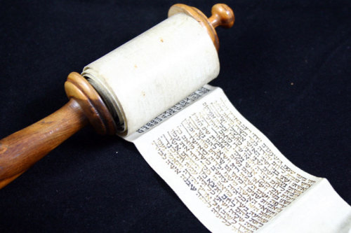 muspeccoll:  Manuscript Monday: The Megillah of Ruth Inspired by illinoisrbml‘s post on the Es