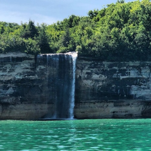 annaq22:  Just in case you wanted an overload of the pictured rocks, here ya goooo🤩