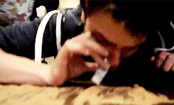 i-troll-u-with-love:  CHARLIE CHARLIE CHALLENGE By Rubius el espíritu de charlie y el partner les quemó el cerebro ahre VAMONOOOH