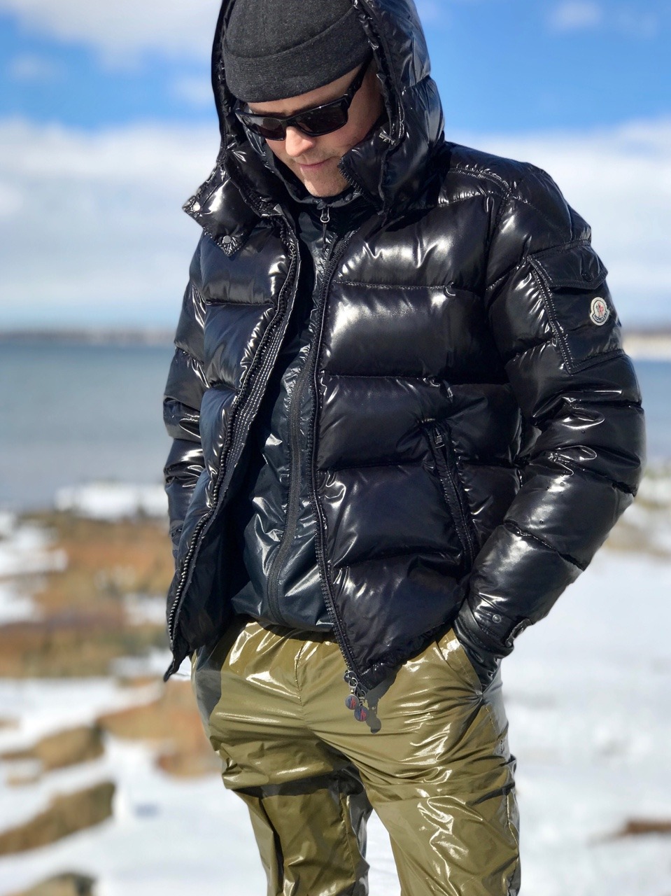 jockeshinylover:A fucking hot and shiny day on the beach, in my army green R@ZZ pants