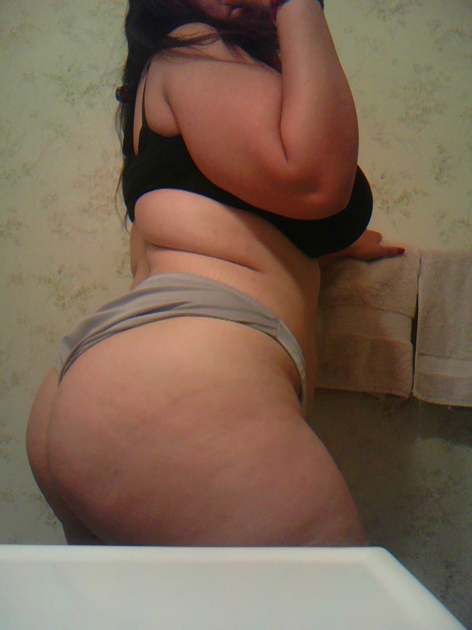 misssiren:  Drunk siren is drunk   Look how amazing my ass is!
