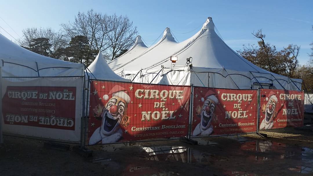 Au cirque de Noël Bouglione  (à Bois de Boulogne)