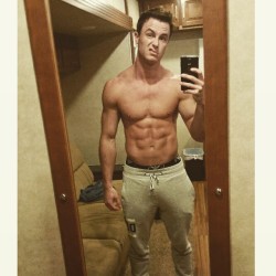 Ryankelleyonline:  @The_Ryan_Kelley: ”Douchey Shirtless Pic While Waiting For