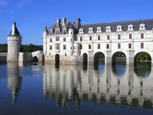 alie-series:  “Le château de Chenonceau&ldquo; is the castle where Catherine