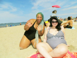 marfmellow:  SERVIN SASS   Beach beauties