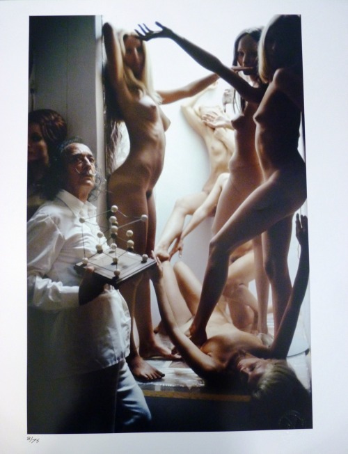 Porn kirgiakos:  Dali and models (ca.1974)  by Pompeo photos