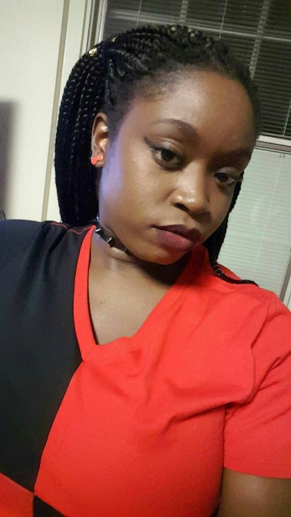 pin-upgal:  Damn, I’m cute 😏. Happy blackout!