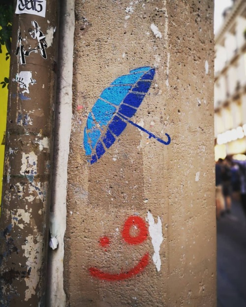 For a rainy day ________________ #paris #france #streetart #streetartdaily #streetartphotography #st