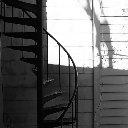 A spiral staircase at a coffeeshop in b Annapolis, MD. https://ift.tt/2NxBMzp