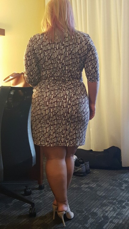 lovemesomebiggirls:  pokerjimandcurvyjen:  Jen wanted you all to see her dress for our anniversary evening out….oh, and she’s not wearing any panties😉  Amazing   Beautiful and sexy GODDESS 
