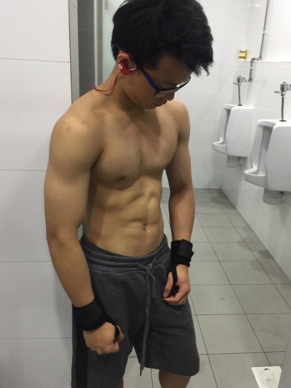 sgboi00:  sgboys-random25:  He’s only f**king Sec 2  FKING HELL!