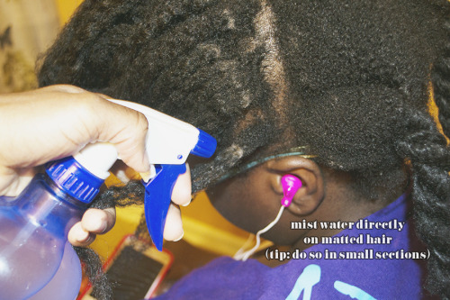 subtle-queen:naijacurls:Detangling Natural Hair After Removing BraidsThis weekend, my little sis rem