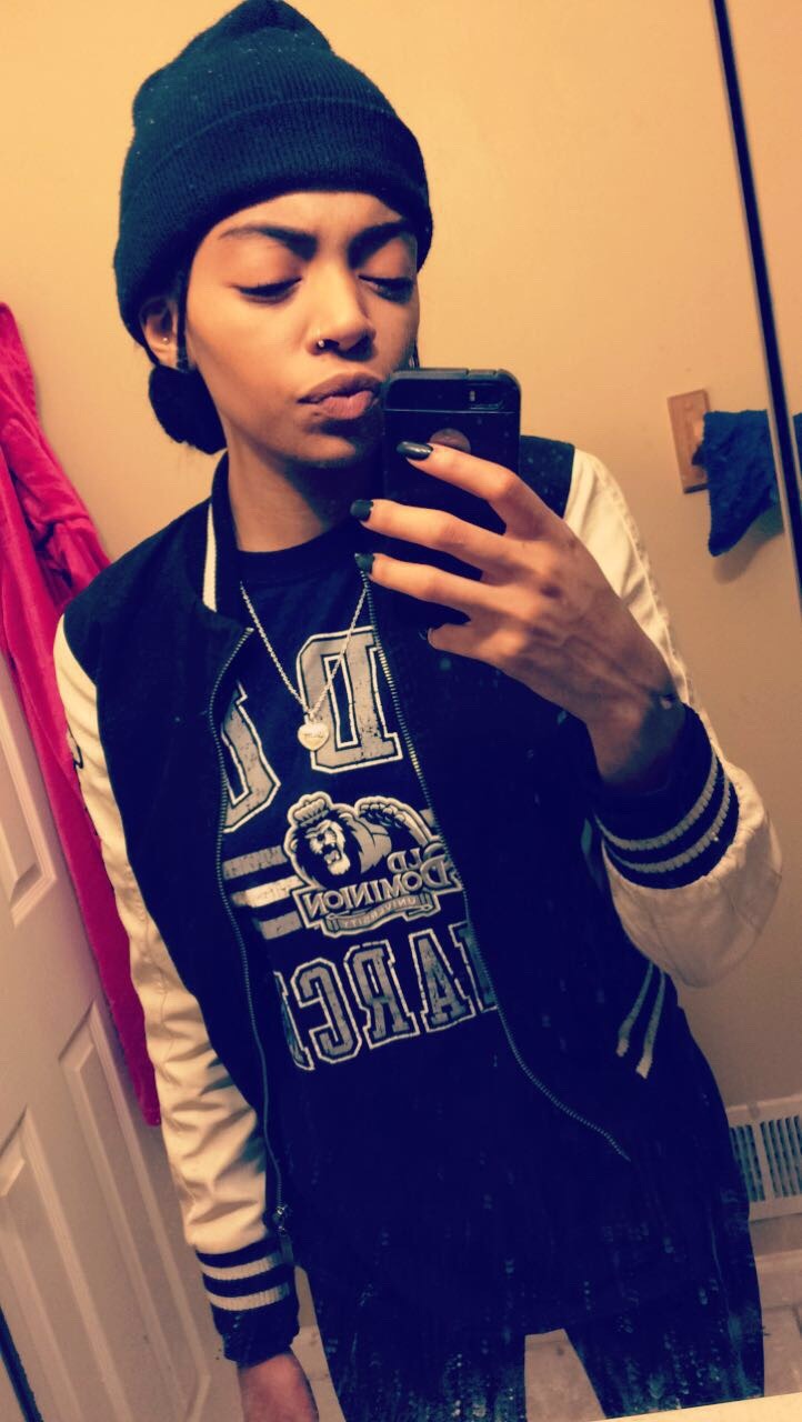 brxttvni:When you tired of your man, gimme a call. 🤘🏽
