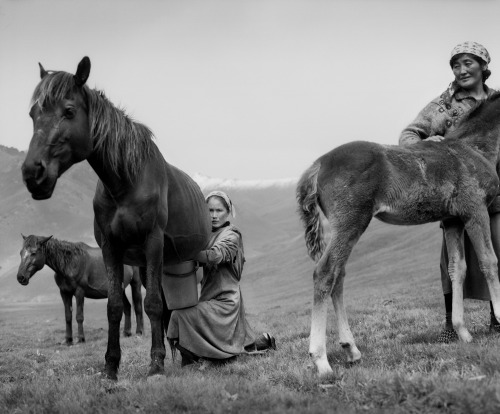 everythingcentralasia:   Kyrgyzstan, Song-Köl, June 2000   Some thousands of years ago the