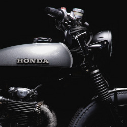 oakandoscar:  HONDA CB 550 FOUR (1978) by Pierre Turtaut on Flickr.Honda CB 550 I want.